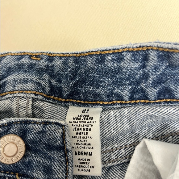 H&M Loose Ultra High Rise Mom Jeans, Size 0 - Picture 3 of 4